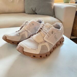 Womens On Clouds Sz 8.5 Running Shoes
